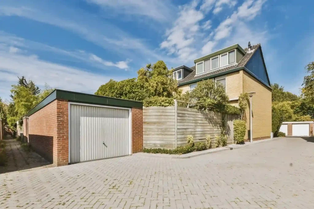 Garagentür-Öffnung ohne Schäden – Professionelle Garagenöffnung in Wiesbaden